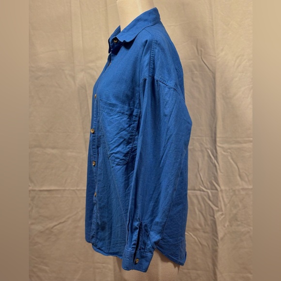 Linen Button-Up Shirt - Picture 4 of 5